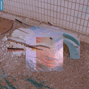 Thread Heather – La Distance