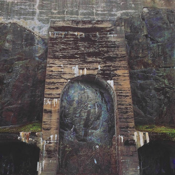 Uun – Metamorphic Stratum