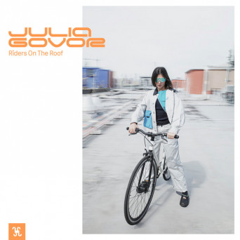 Julia Govor – Riders on the Roof